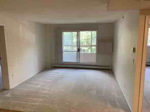 525 Chateau Apartments - Photo 2 of 13