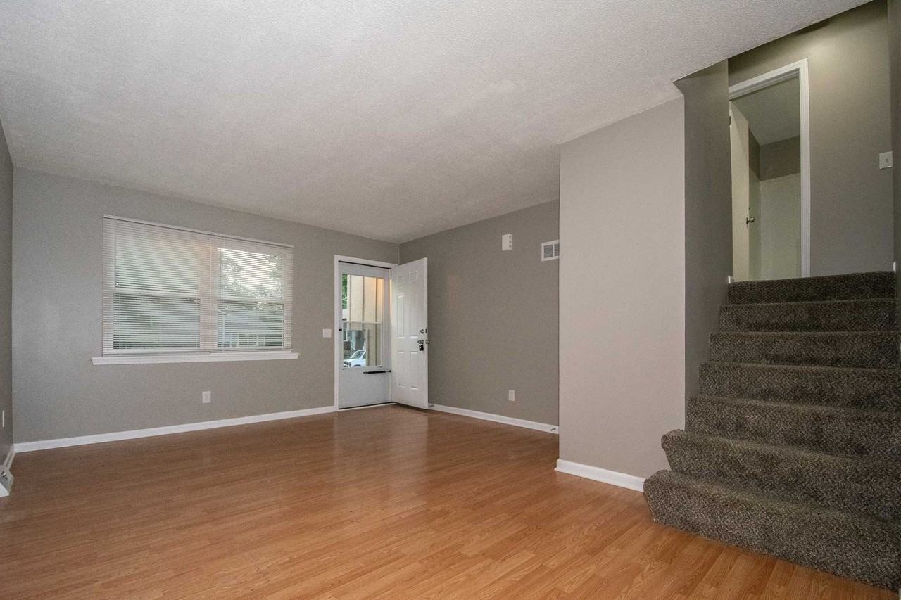 1514 E Leona St - Photo 2 of 10