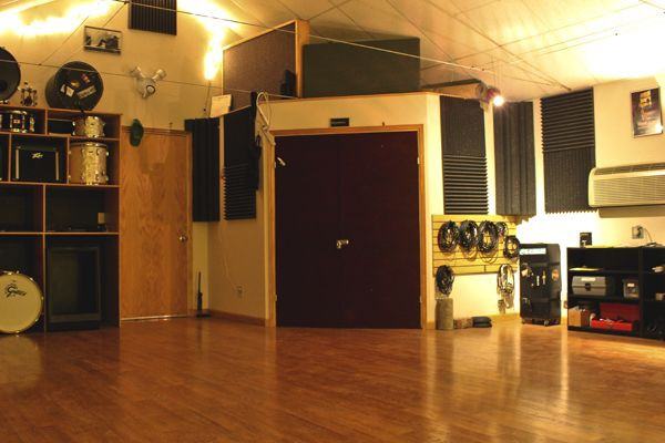 638 North Hollywood Street - 638 1/2 - Photo 3 of 13