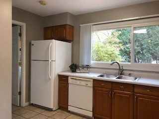 1121 Ivy Hall Lane - Photo 3 of 10