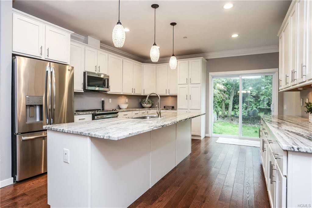 170 Grand Street - Photo 3 of 24