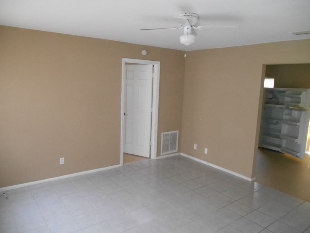 1776 Palmdale Ct - Photo 2 of 9