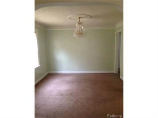 7820 Mead St - Photo 3 of 5