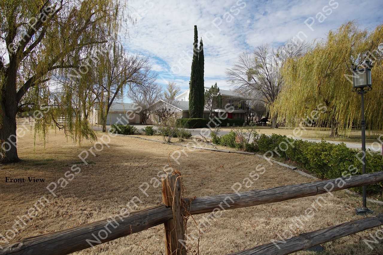 899 Forest Hills - Photo 2 of 31