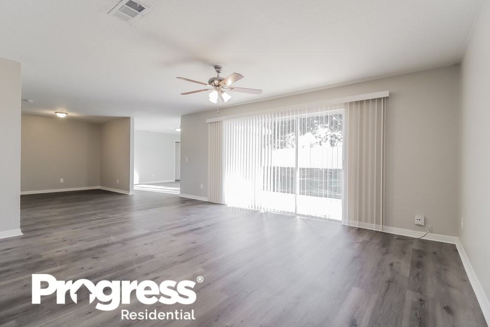 12041 Florida Woods Ln - Photo 3 of 16