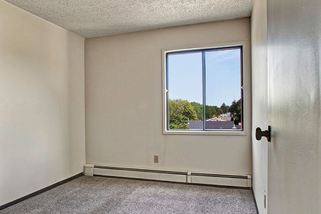 103 Cambridge Avenue - Photo 2 of 21