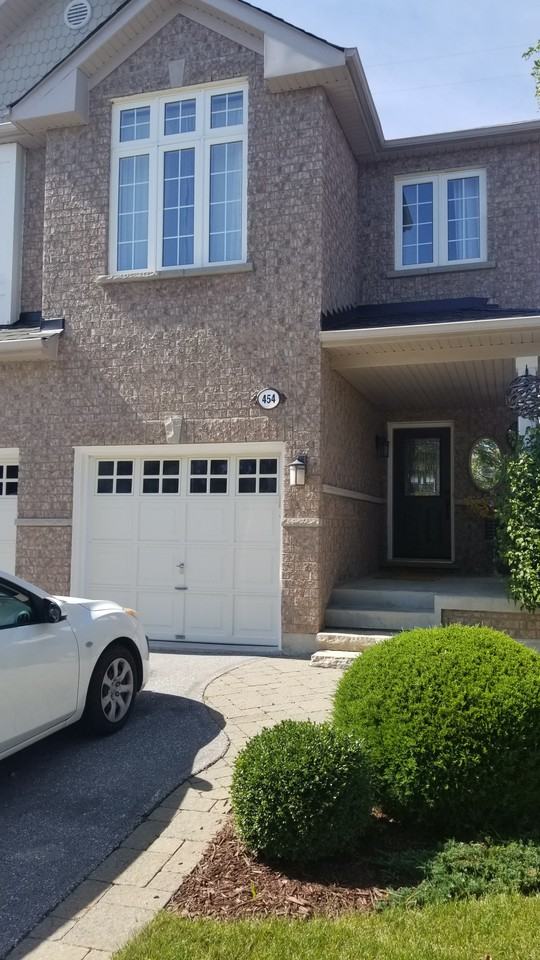 Conveniently Located 3 Bedroom house for rent Bayview & Mulock in