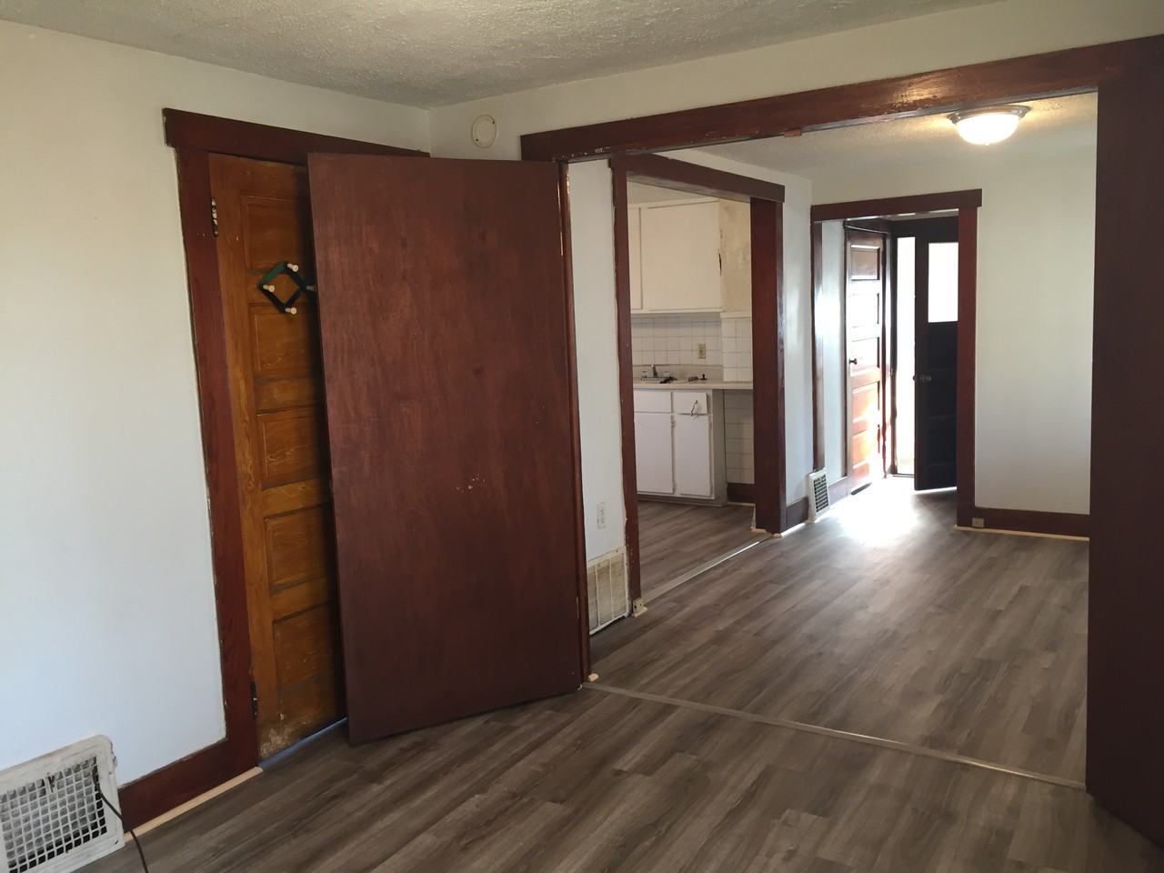 1913 S 11th St - Photo 3 of 6