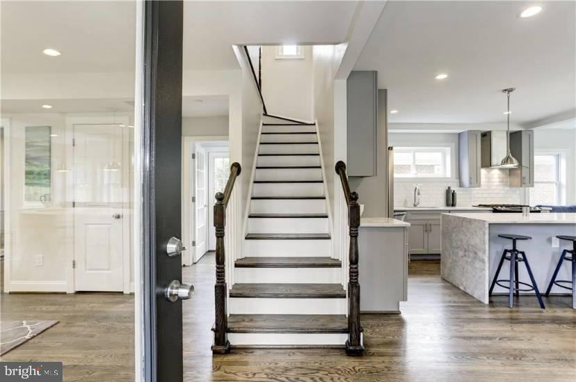 3085 Clinton Street Ne - Photo 3 of 13