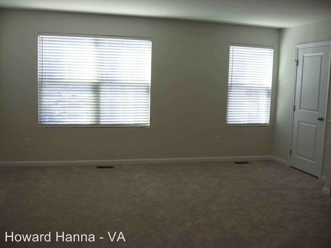 604 Lakeview Cove - Photo 3 of 28