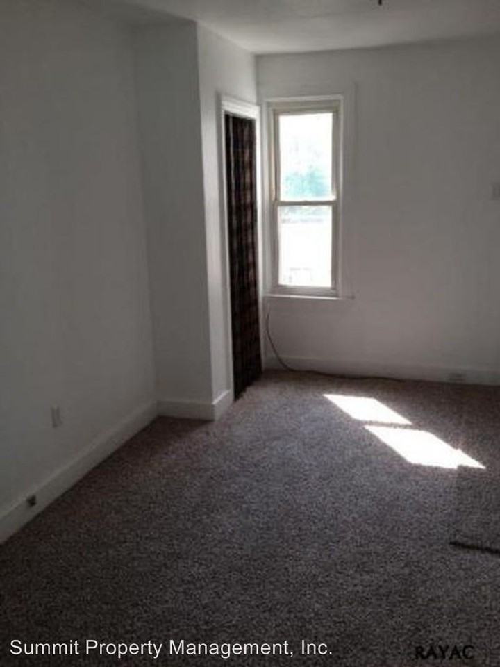 650 West College Avenue - Photo 3 of 9