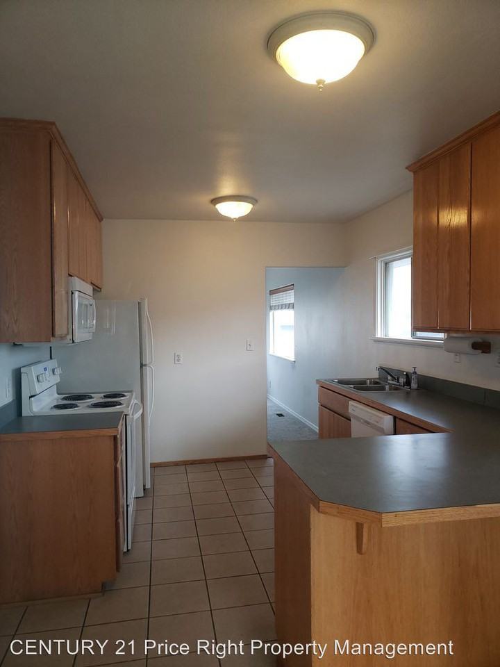 1313 Poplar Street - Photo 3 of 17