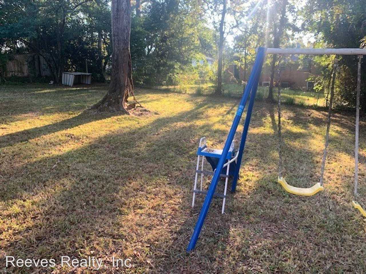 1214 Oak Lane Circle W - Photo 2 of 13