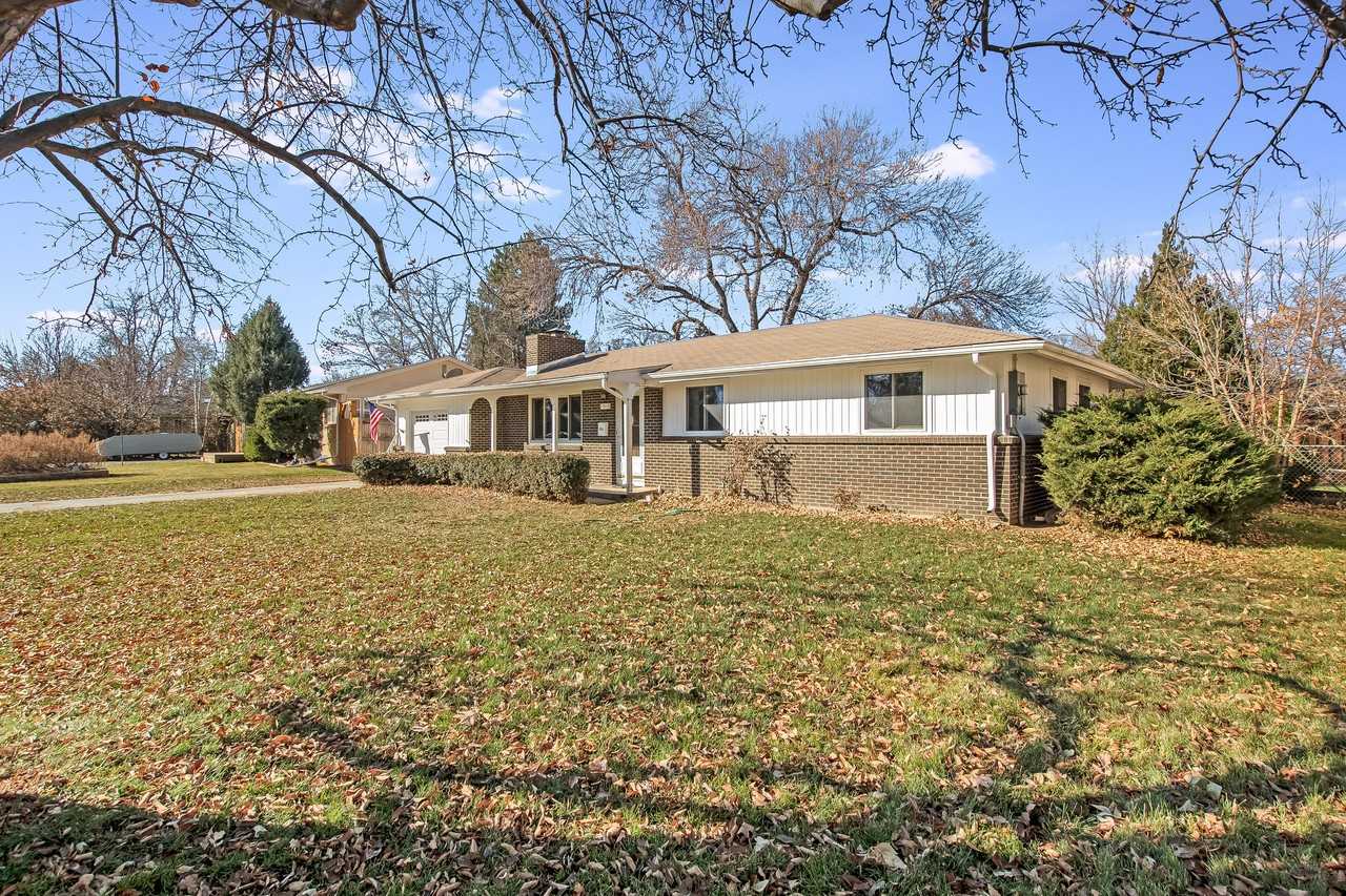 1313 Robertson St - Photo 2 of 10