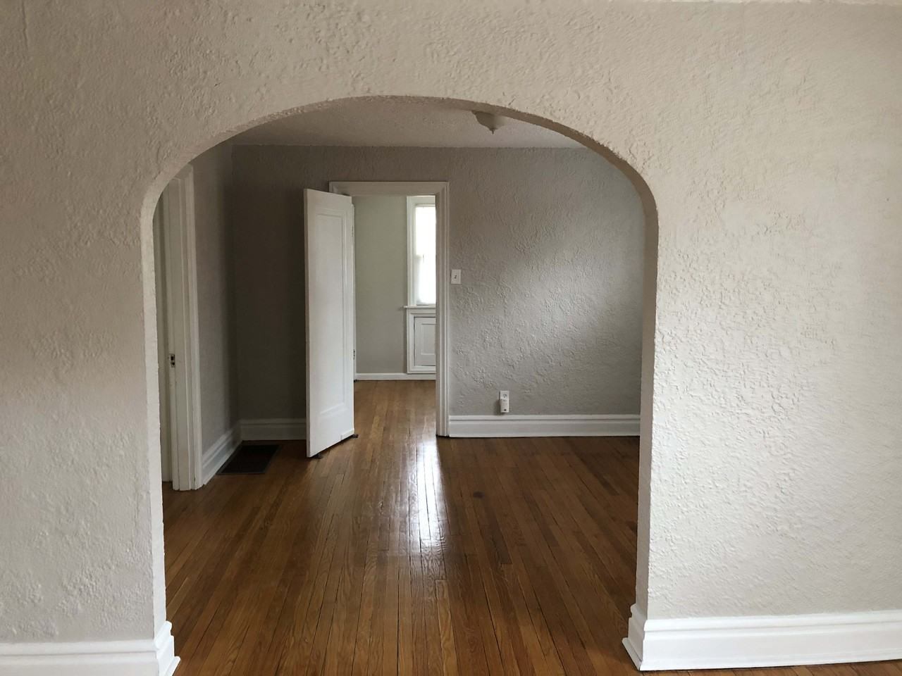 1113 Collingwood Dr - Photo 3 of 7