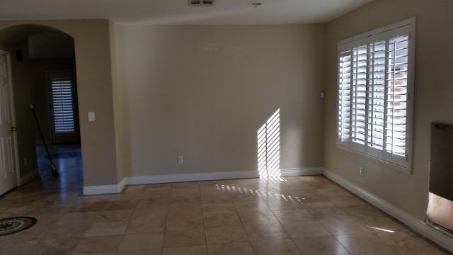 12521 N 57th Ave - Photo 2 of 15