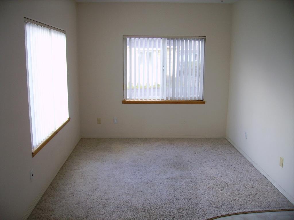 40 E Collins St - Photo 2 of 6