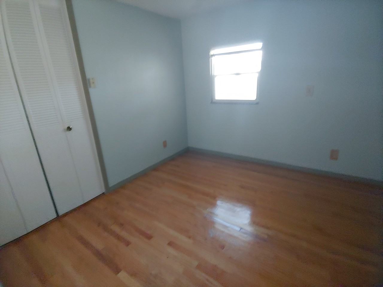 908 Se 23rd St - Photo 2 of 8