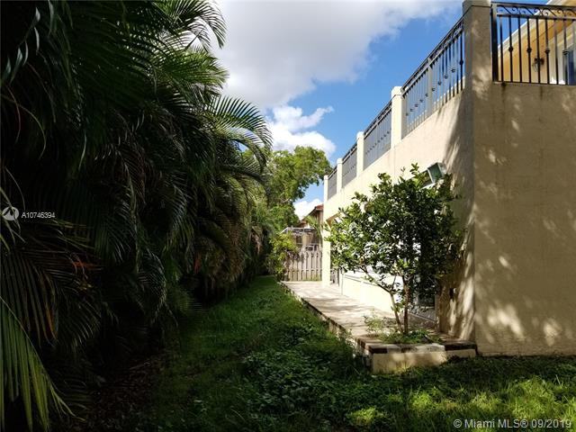 5764 NW 98th Pl - Photo 2 of 8