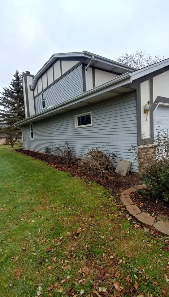 W245N6618 W245 N 6618 Bowling Green Street - Photo 3 of 22