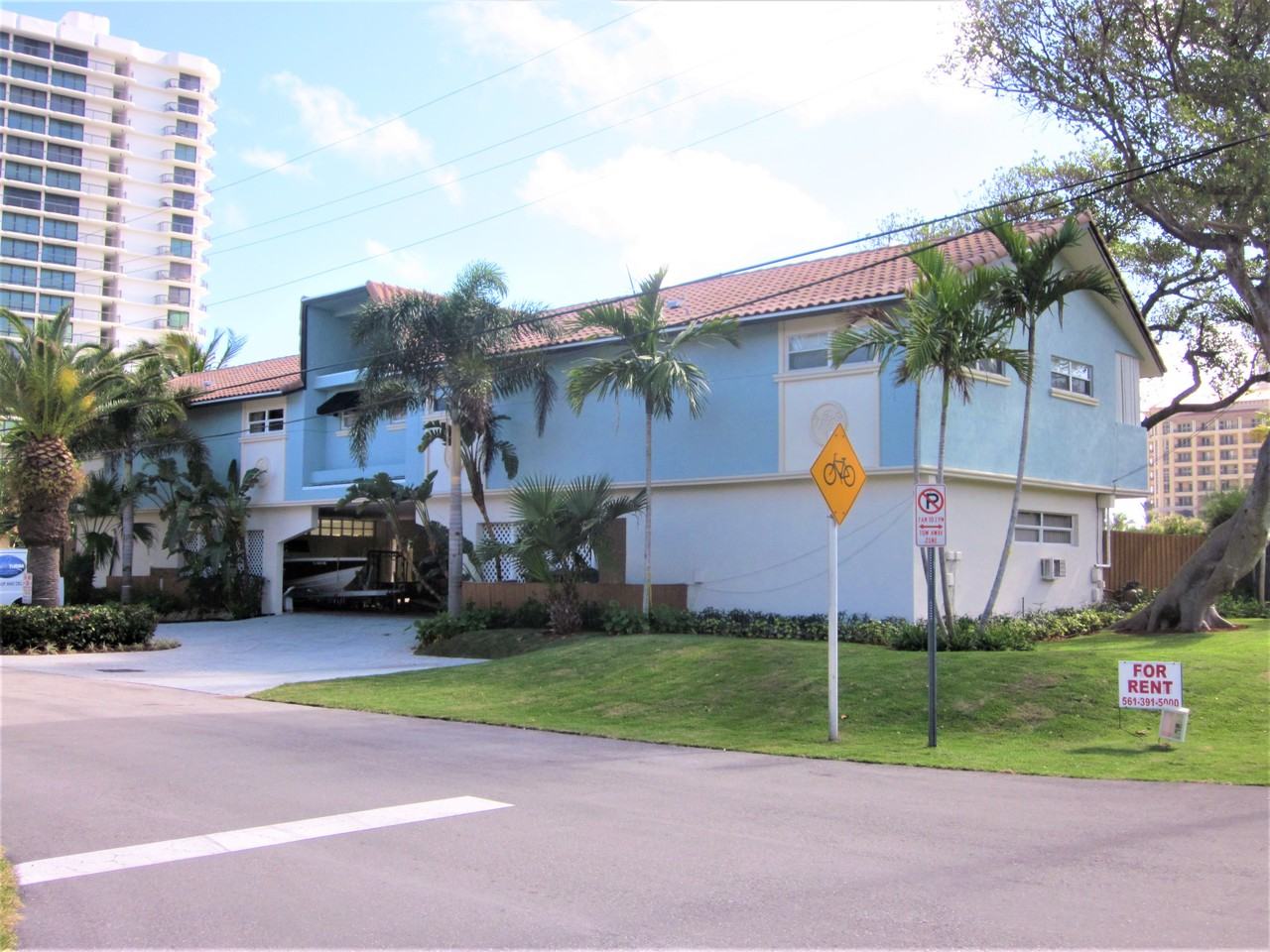 902 Palm Avenue #4 - Photo 2 of 5
