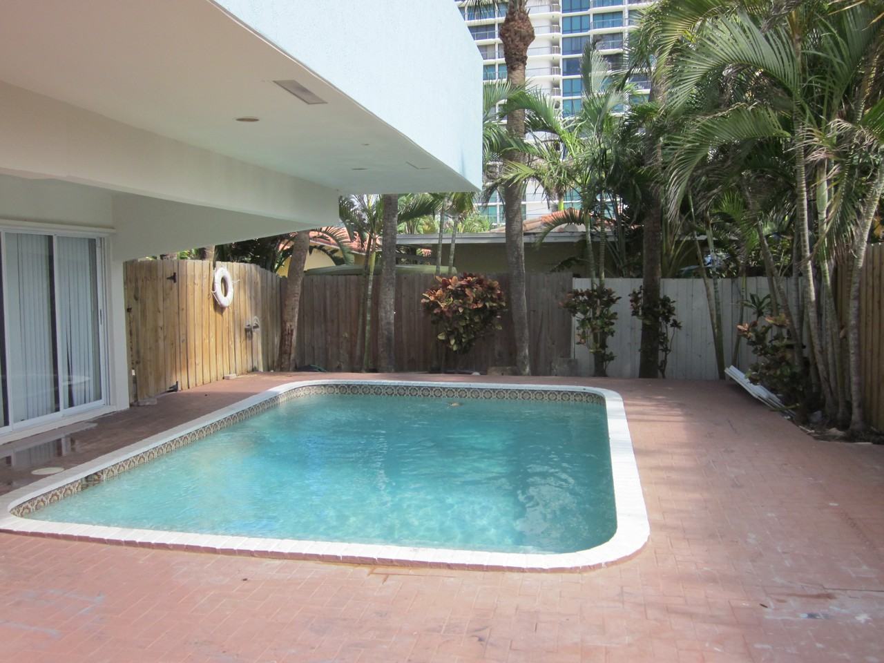 902 Palm Avenue #4 - Photo 3 of 5