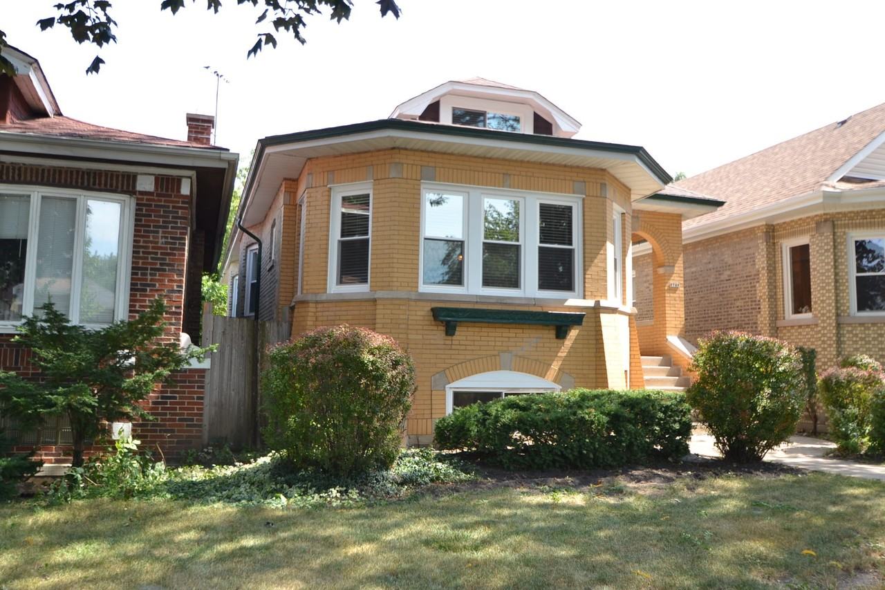 2743 N Mont Clare Ave - Photo 2 of 10