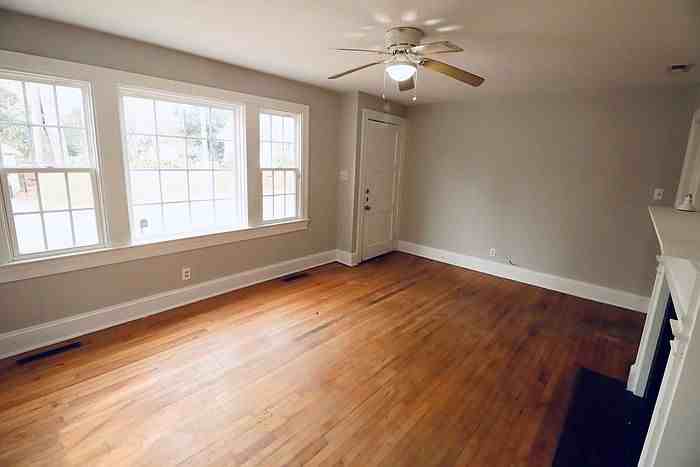 203 Kincaid Avenue Northwest - Photo 2 of 8