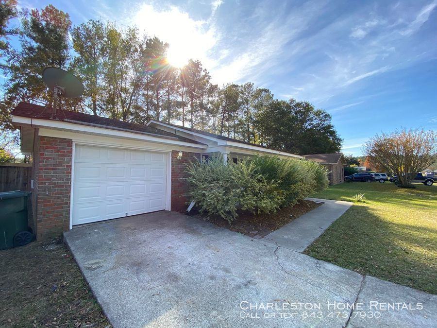 318 Reynard Drive - Photo 2 of 14