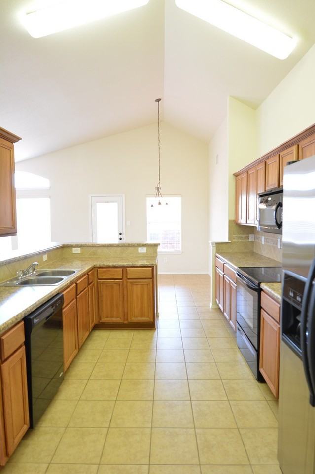 332 Peanut Dr - Photo 7 of 28