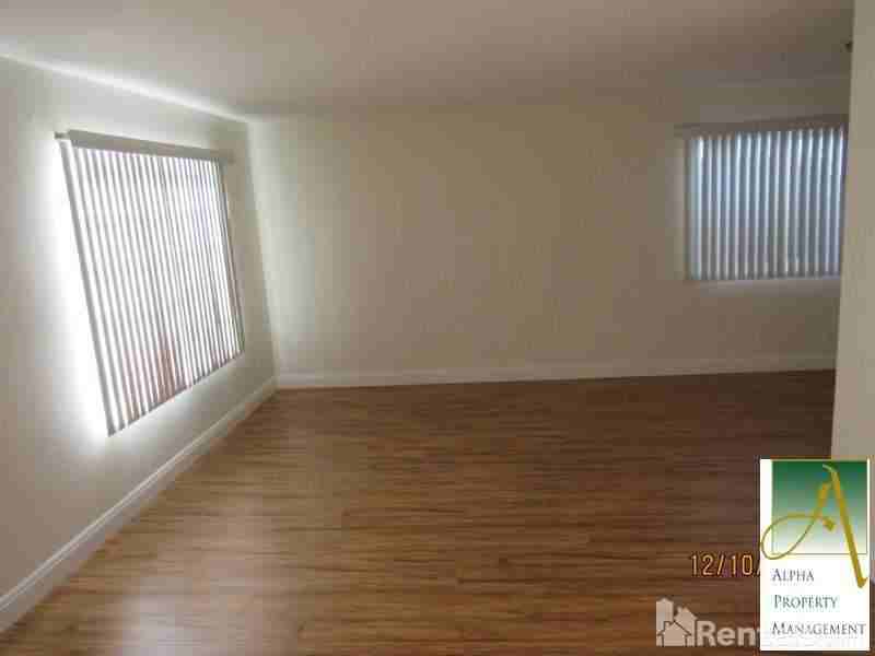 9925 Bexley Dr - Photo 3 of 10