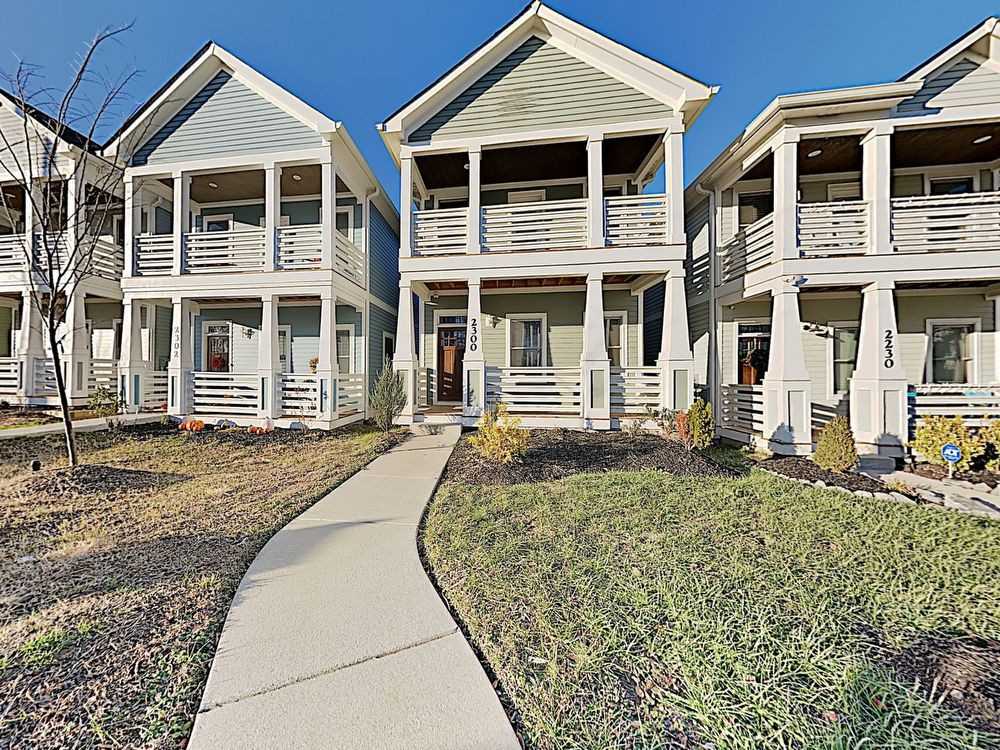 2300 Batavia St - Photo 2 of 33