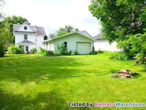 130 Mcleod Ave W - Photo 2 of 15