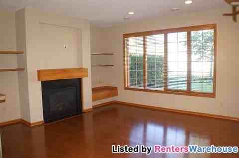 12426 Flanders Ct NE - Photo 3 of 14