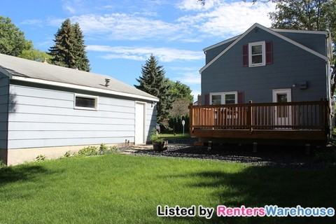 2805 31st Ave NE - Photo 2 of 11