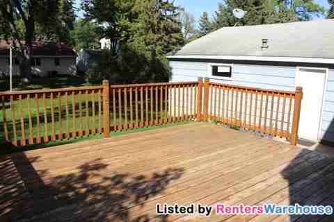 2805 31st Ave NE - Photo 3 of 11