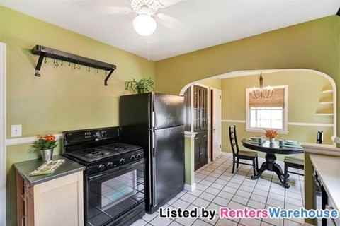 2227 NE Roosevelt St - Photo 3 of 13