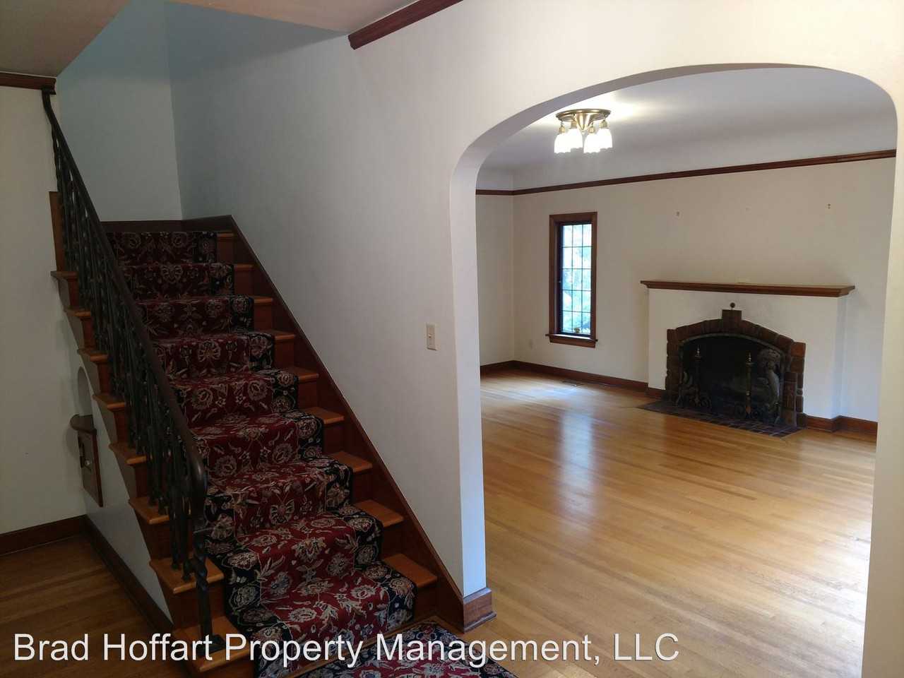 2000 Ne Ridgewood Drive - Photo 3 of 24