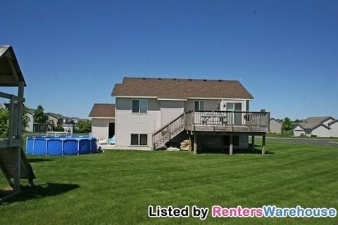 936 Mallard St NE - Photo 2 of 9