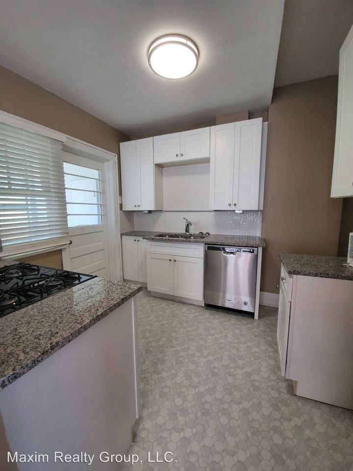 138-140 N 31 ST - Photo 3 of 14