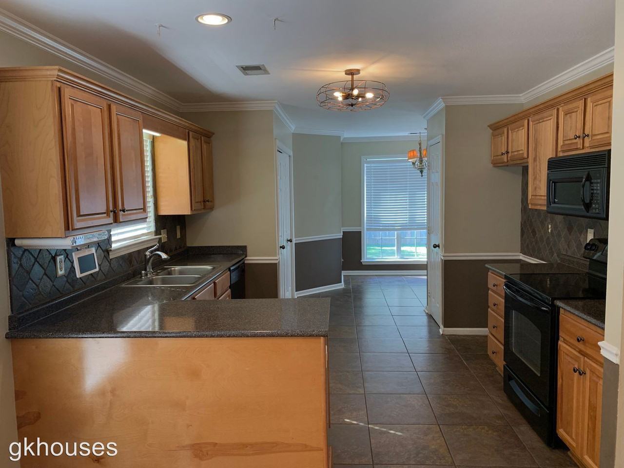 453 Tocoa Rd - Photo 2 of 10