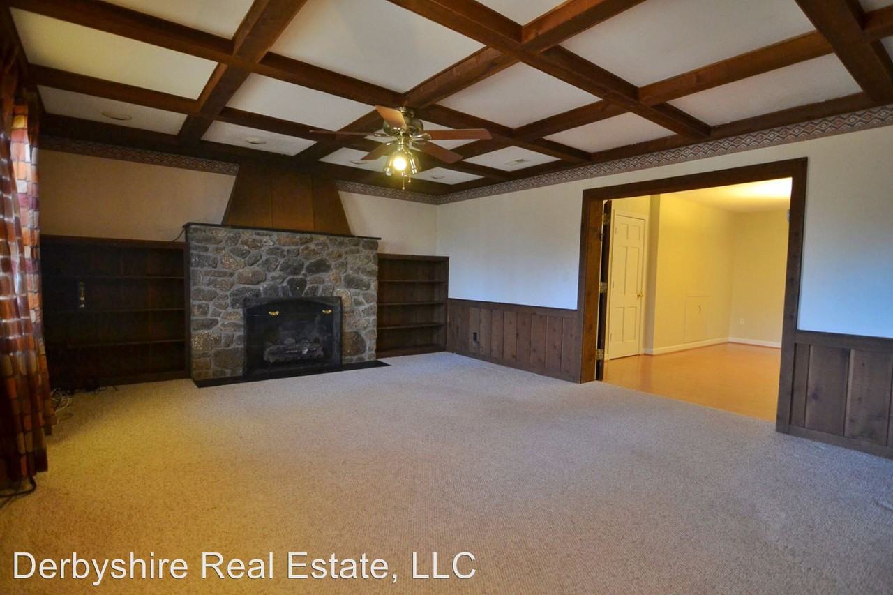 2142 Laurel Ln - Photo 3 of 11