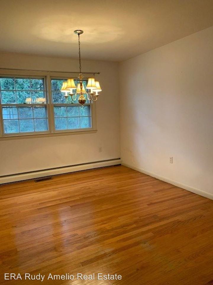 1071 Debbie Lane - Photo 2 of 9