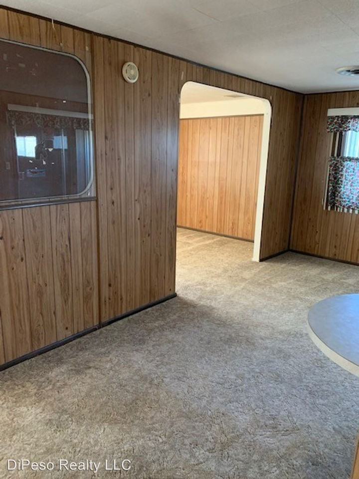 324 N Sunset Strip - Photo 3 of 15