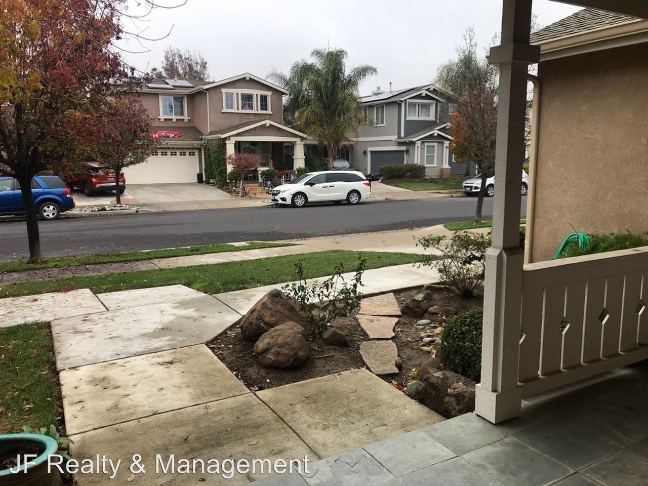 744 Crocket Dr - Photo 2 of 12