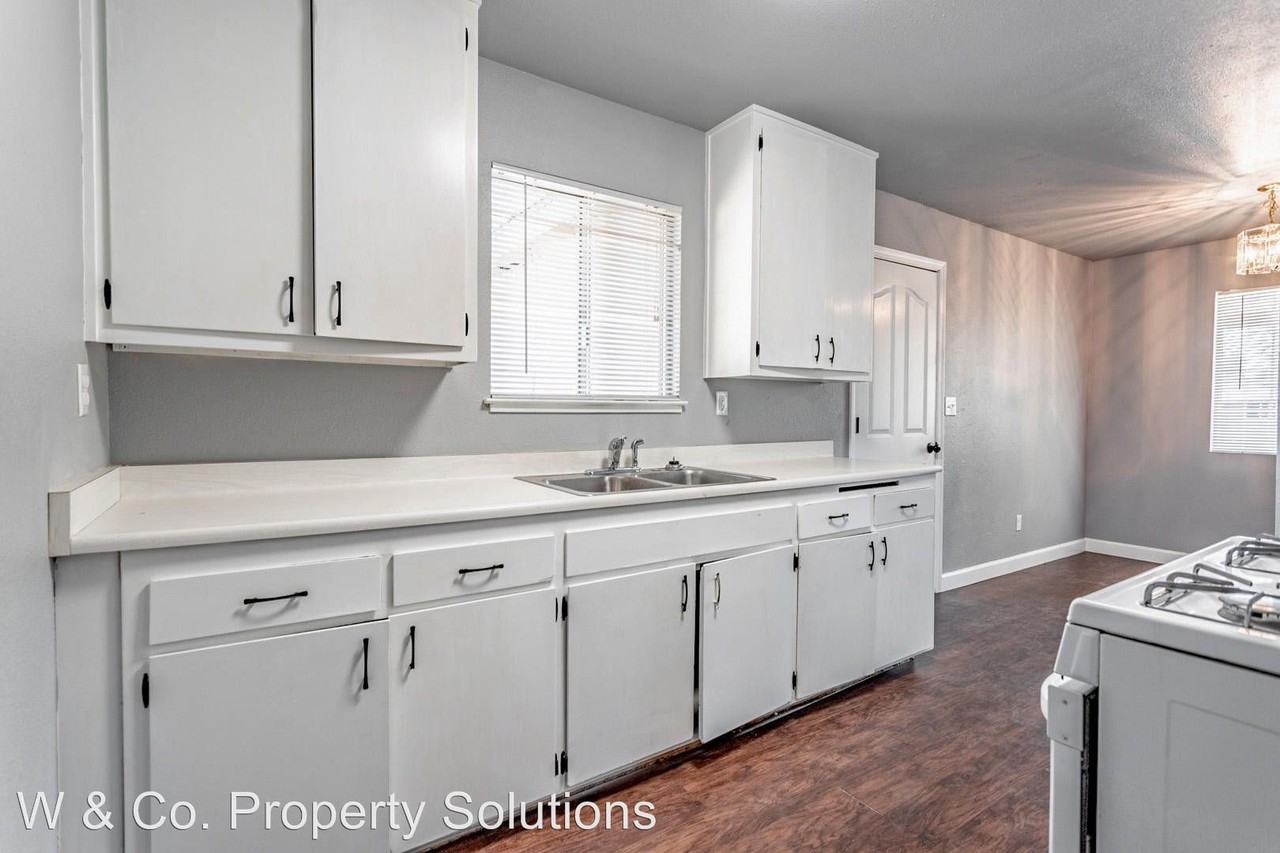 2080 Phobos Ct - Photo 3 of 14