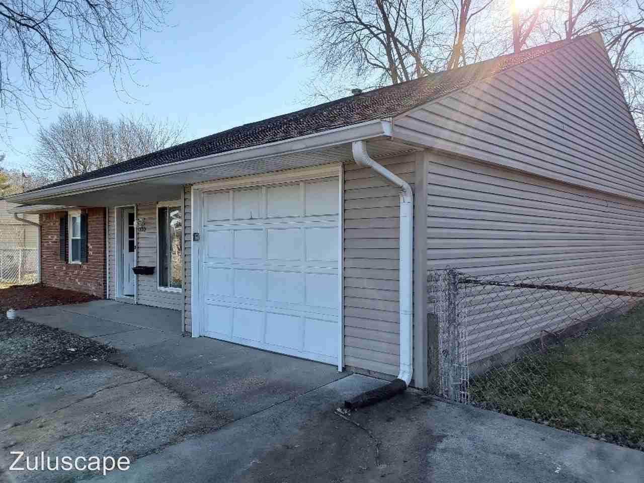 335 Tracy Road - Photo 3 of 19