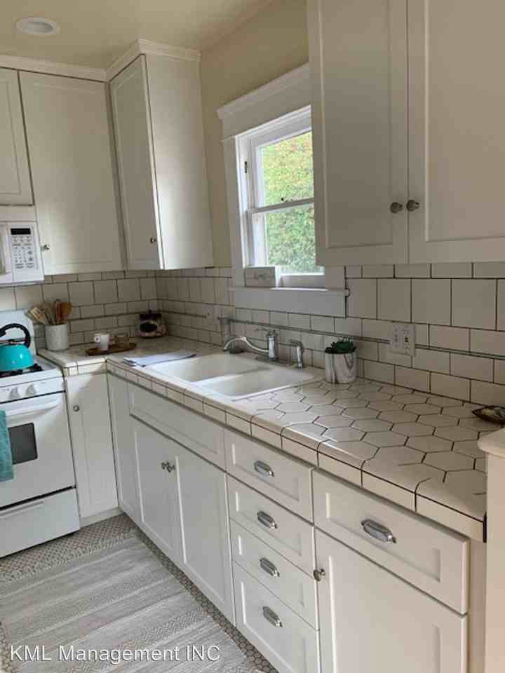 404 Douglas St. - Photo 2 of 15