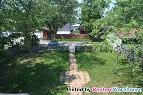 3207 Veterans Dr - Photo 3 of 17