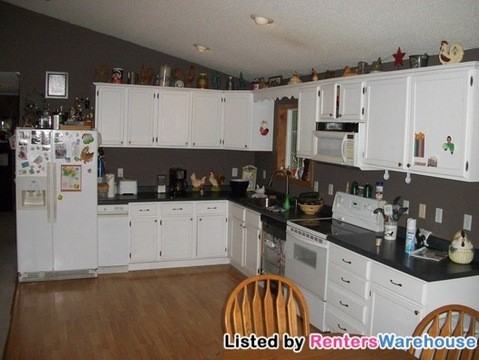 1079 130th Ave - Photo 2 of 15